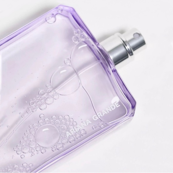 Ariana Grande God Is A Woman Gift Set - Picture 2 of 2